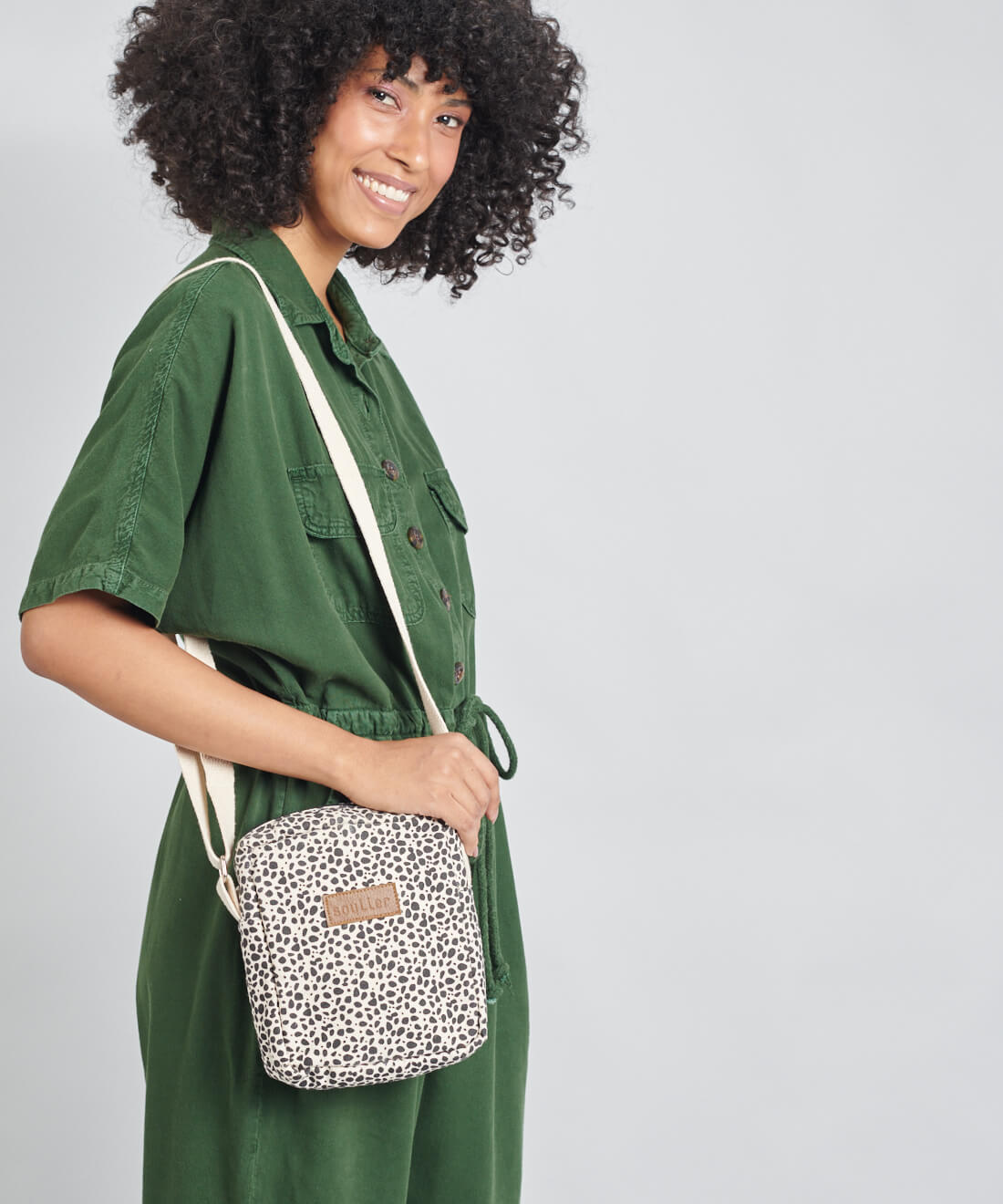Bolsa térmica com alça transpassada, da Soulier via Renner