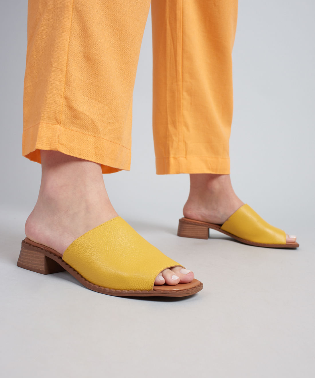 Salto Medio Mule - Amarelo - Imagem 25