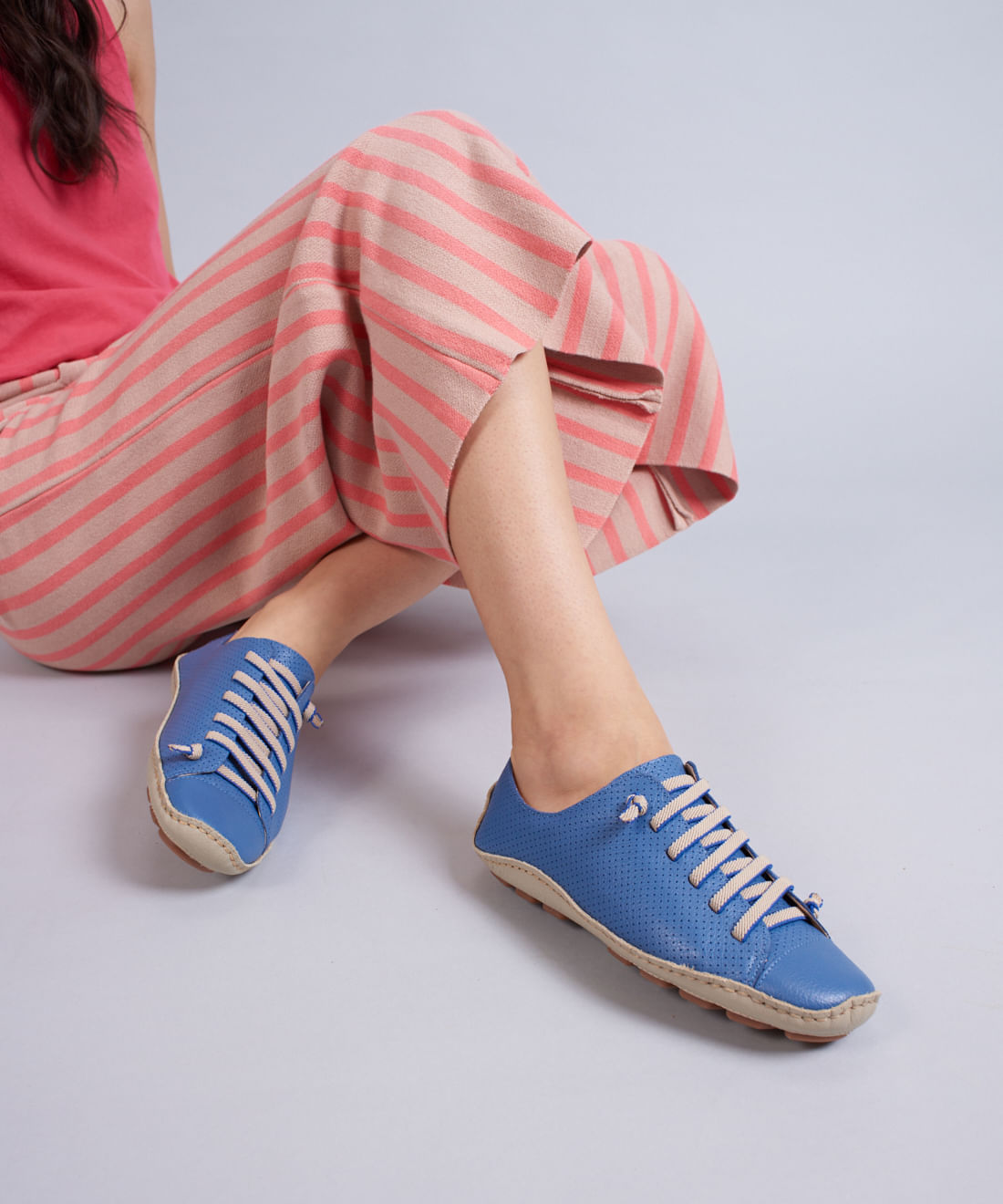 Tenis Perfuros Bicolor - Denim - Imagem 20