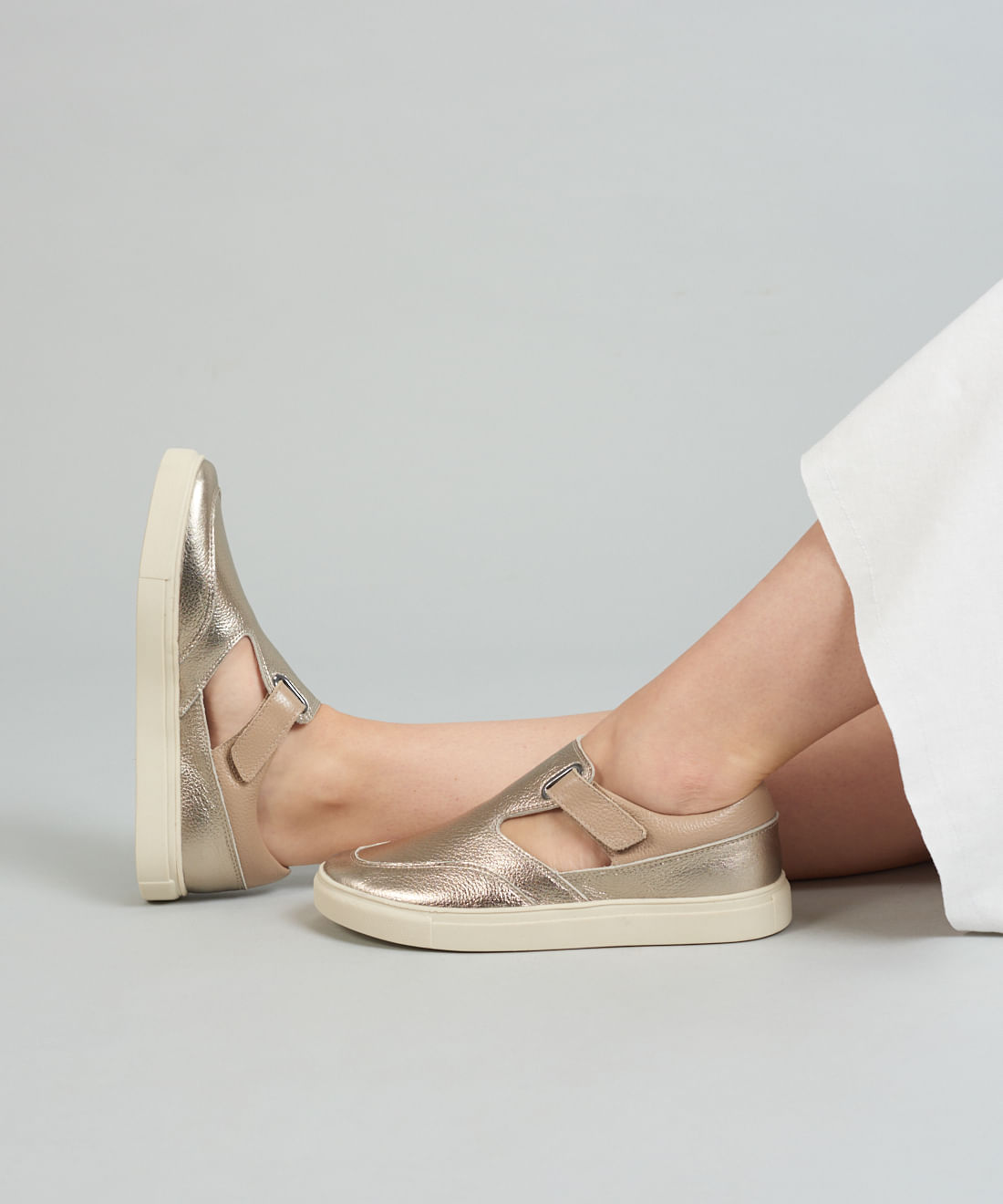 Tenis Couro Velcro Ilhoses - Prata Velho - Imagem 15