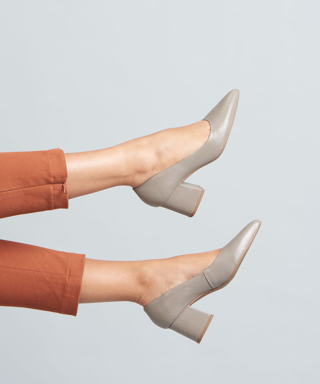 Scarpin Couro Helena - Cinza - Imagem 29