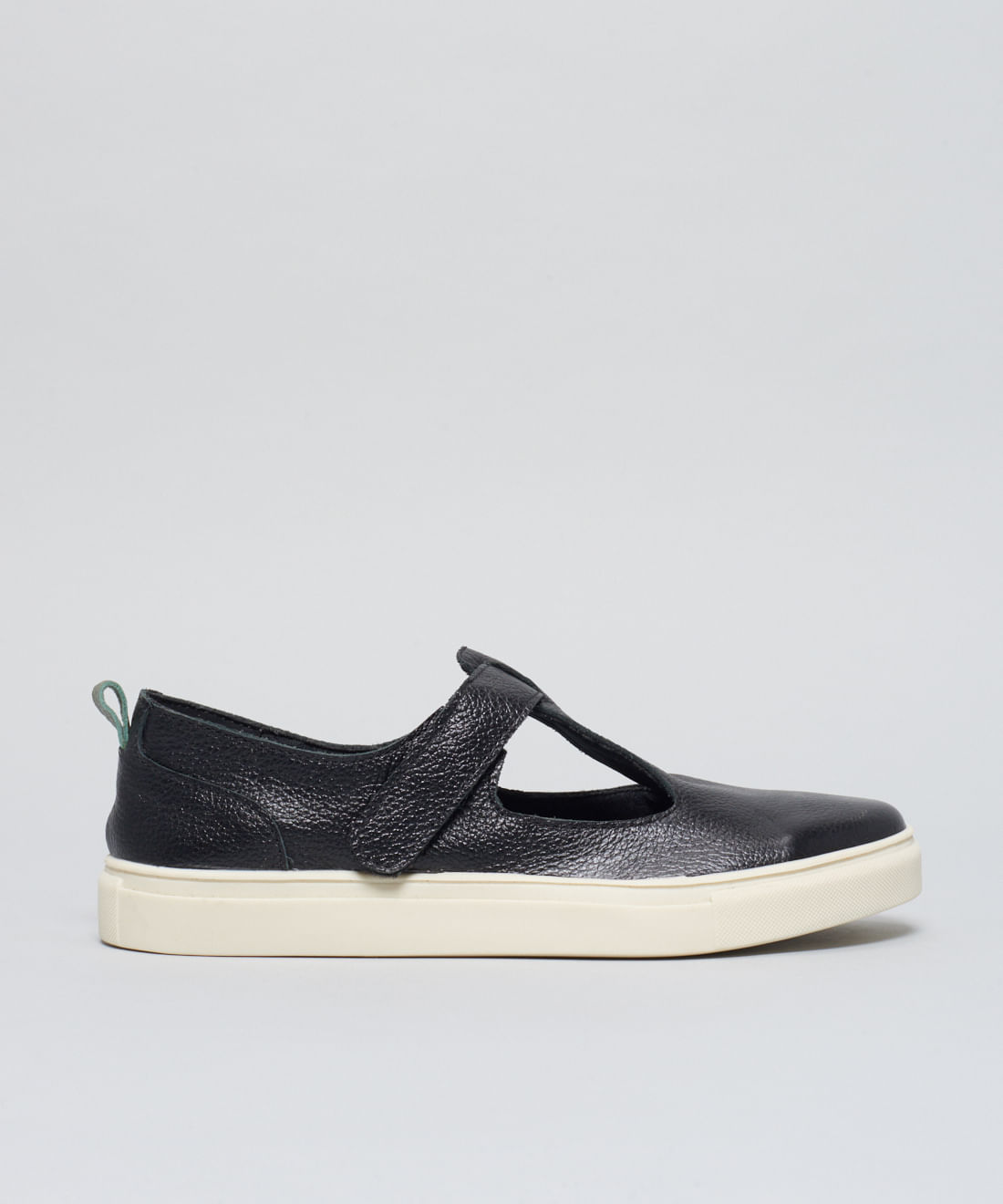Tenis Couro Vazado Velcro - Preto