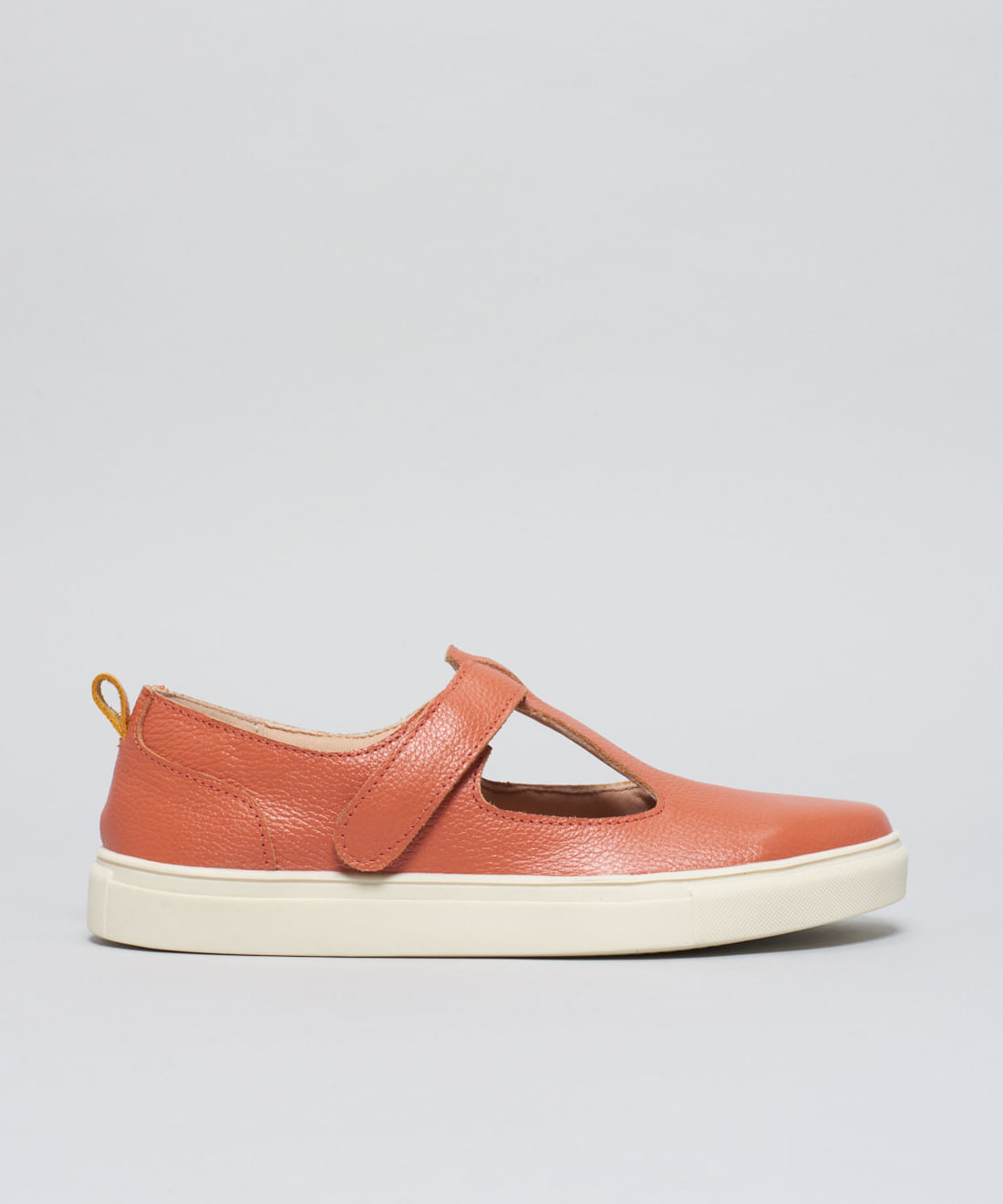 Tenis Couro Vazado Velcro - Ocre