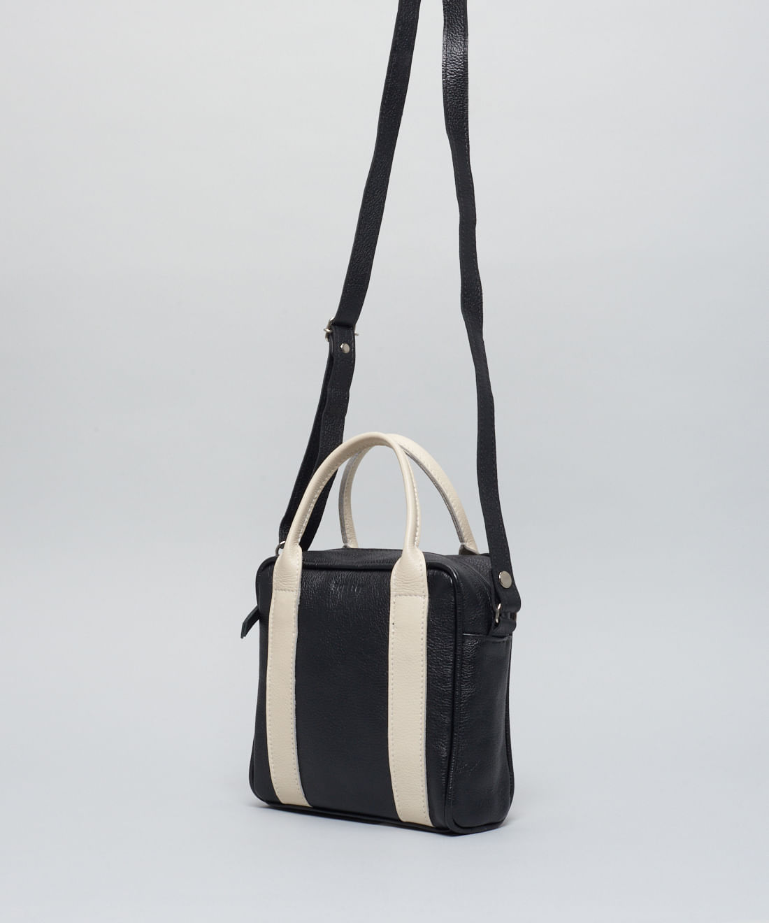 Bolsa p Couro Laura - Preto/Off White - Imagem 2