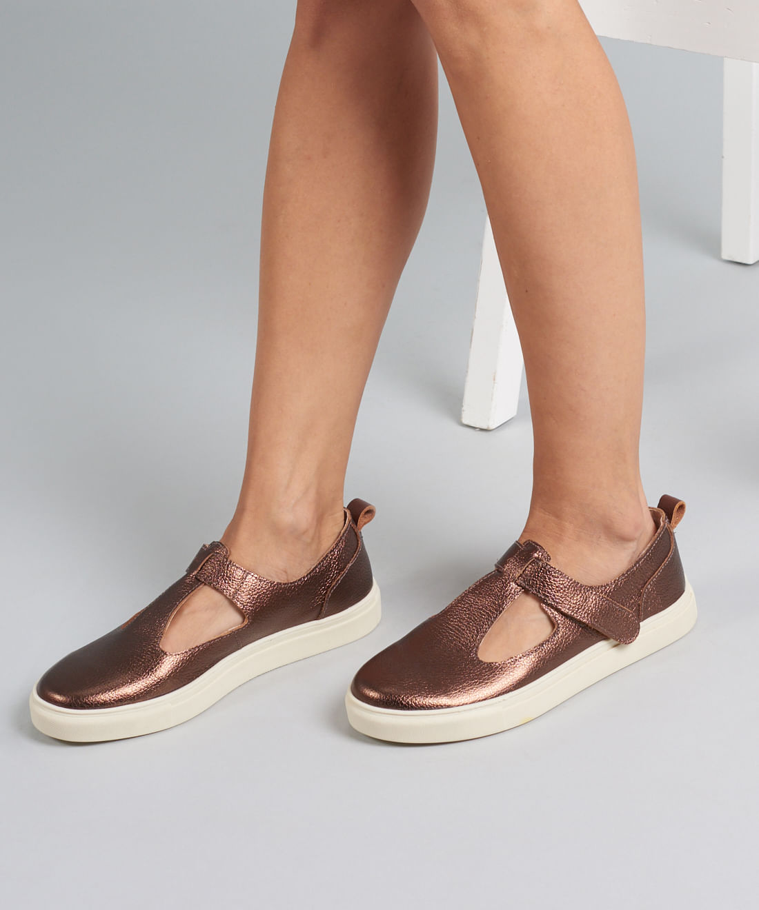 Tenis Couro Vazado Velcro - Bronze - Imagem 10