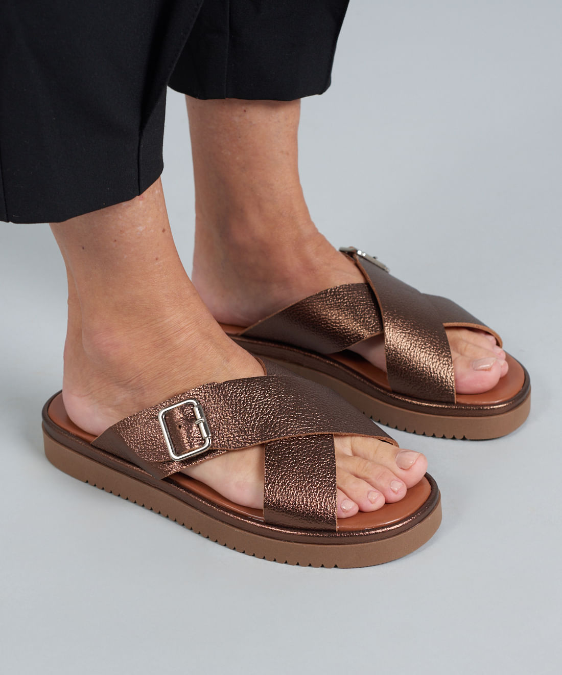 Flat Couro Tiras Cruzadas - Bronze - Imagem 30