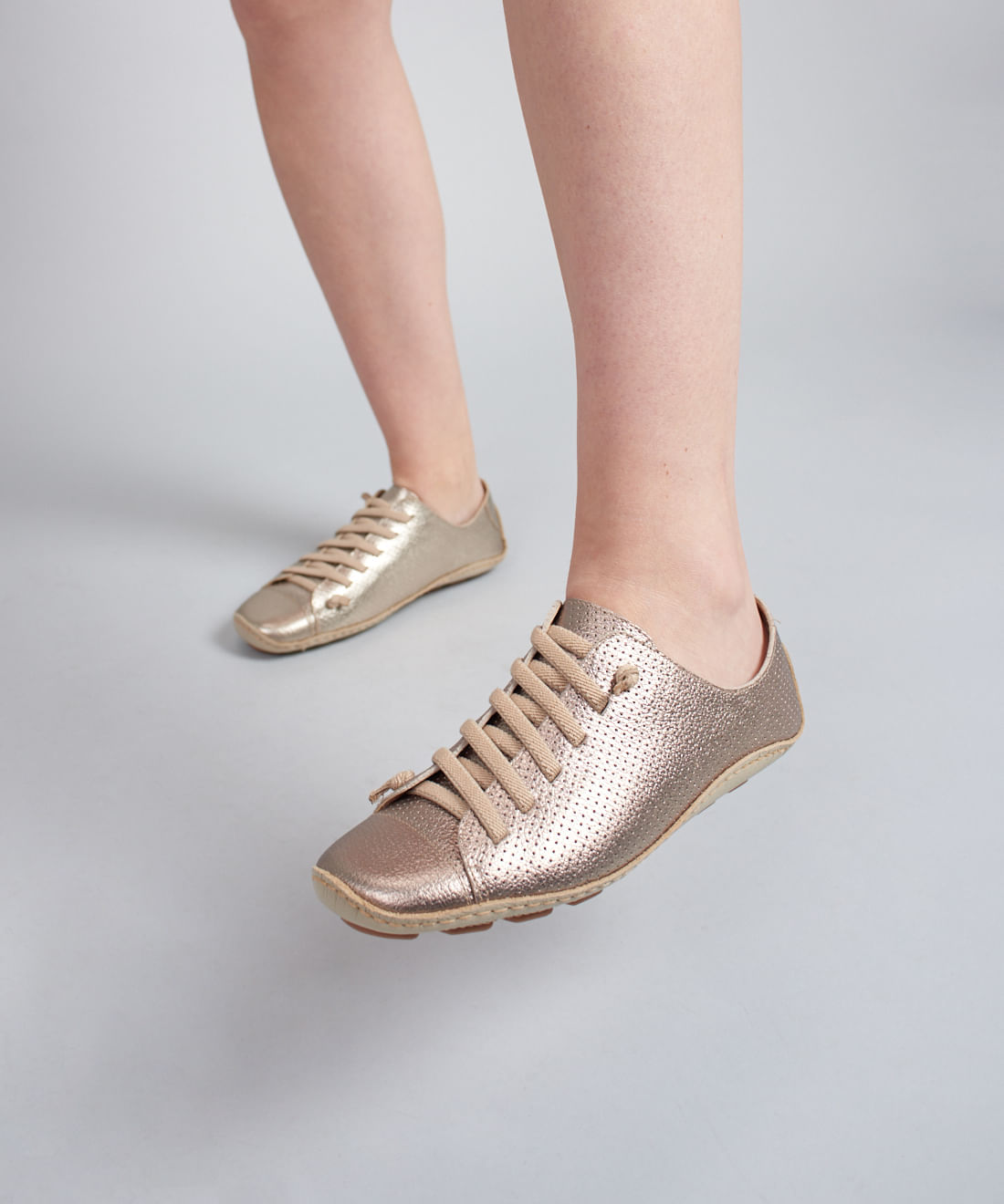 Tenis Perfuros Bicolor - Metalizado - Imagem 6