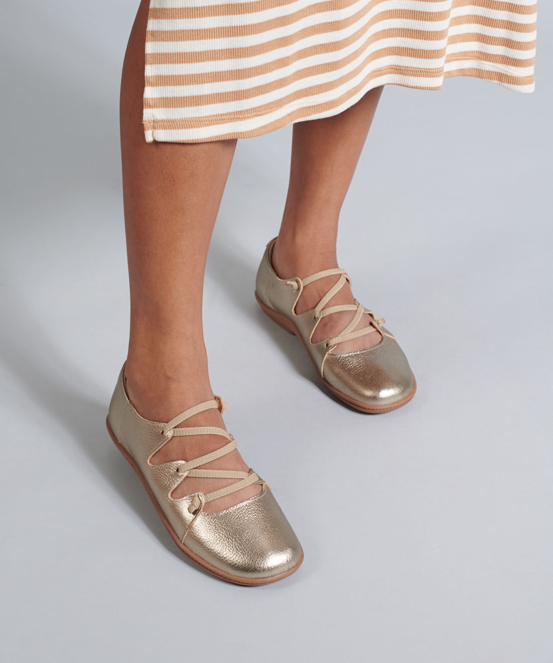 Sapatilha Couro Recortes Elastico - Prata Velho - Imagem 20