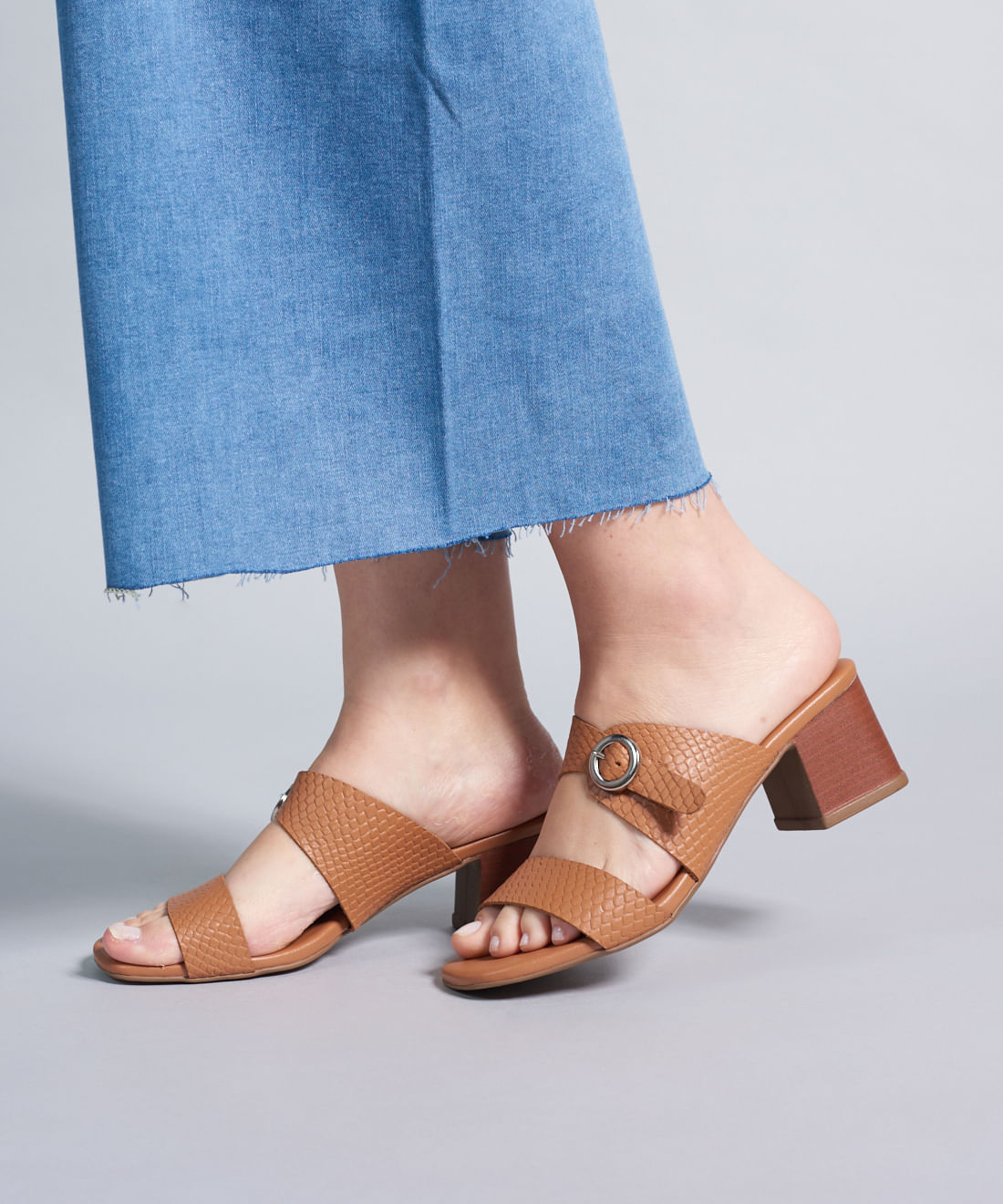 Sandalia Media Couro Escama - Caramelo - Imagem 30