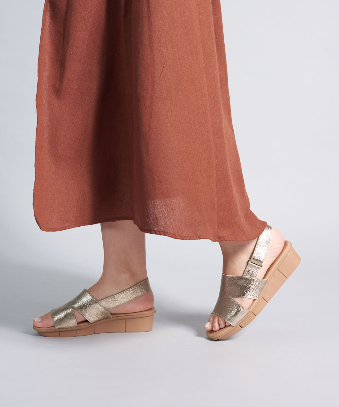 Anabela Couro Solado Comfort - Prata Velho - Imagem 15