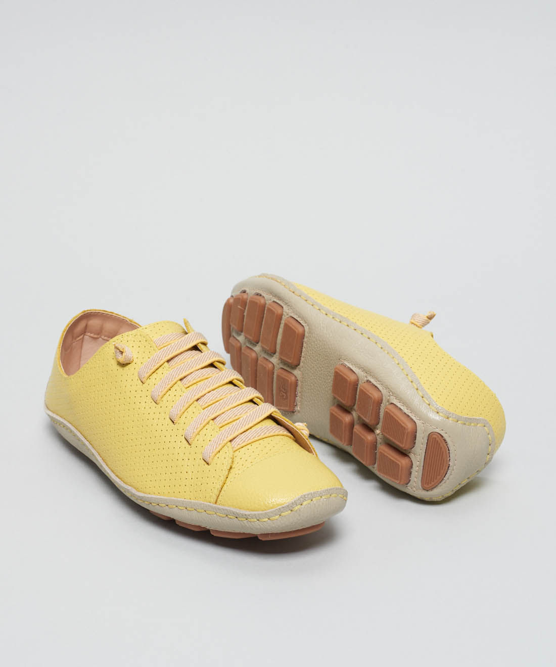 Tenis Perfuros Bicolor - Amarelo Polen - Imagem 8