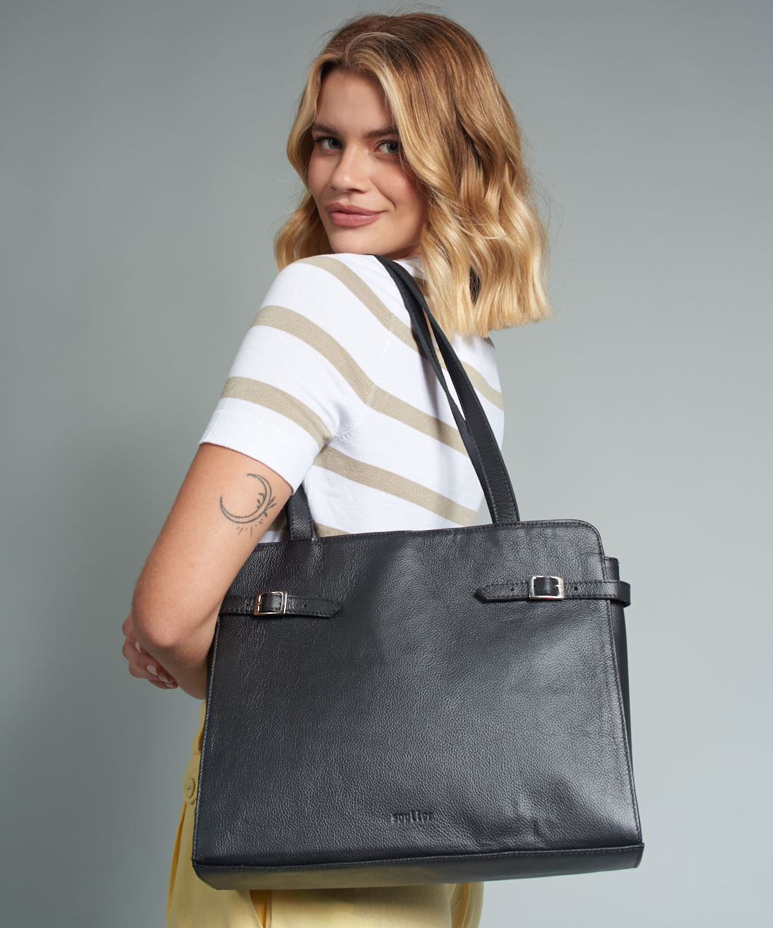 Bolsa g Couro Fivelas - Preto - Imagem 4