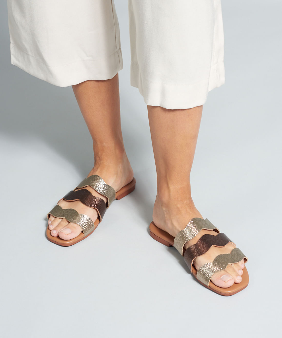 Rasteira Basica Couro Ondas - Prata Velho - Imagem 20