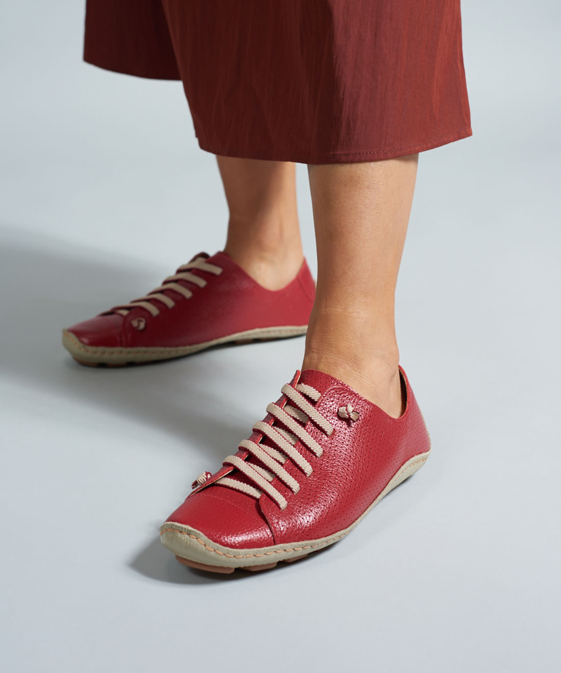 Tenis Perfuros Bicolor - Vermelho - Imagem 18